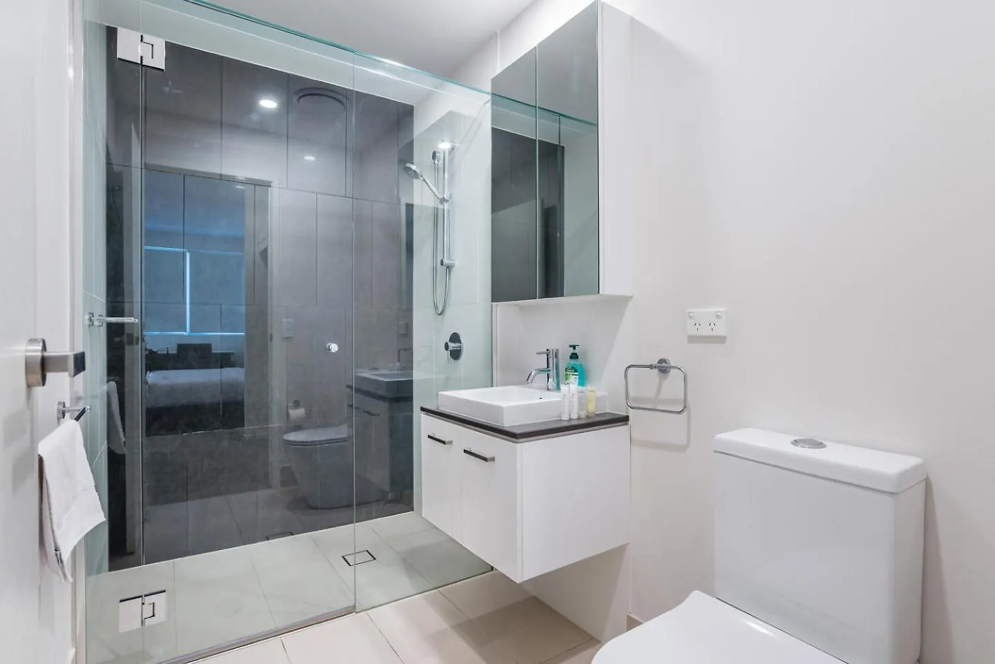 Comfort Two Bedroom Apartment With Free Parking In Valley Brisbane